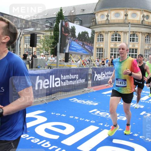 29.06.2025 - hella hamburg halbmarathon Michael Strokosch http://msf.ph/oto/8453429 29.06.2025 10:30:41 Ziel 2460, 2851, 3845, 7231, 7481, 8318, 11413, 12049, 15253, 17322, 18235 meine-sportfotos.de