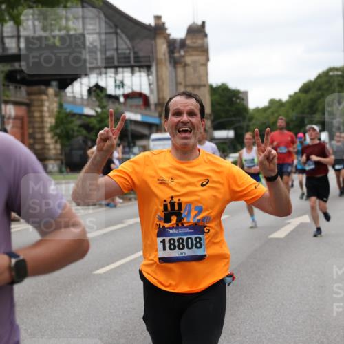 29.06.2025 - hella hamburg halbmarathon Yannick Fuchs http://msf.ph/oto/8453441 29.06.2025 10:56:03 20KM 1128, 1135, 1138, 1147, 1190, 3097, 3921, 4095, 4859, 5547, 6414, 6415, 6580, 6815, 7658, 8154, 9131, 9297, 9718, 9928, 10194, 10797, 11670, 11968, 12567, 13868, 13958, 14574, 15252, 15291, 15539, 15686, 15859, 15908, 16292, 17532, 17939, 17955, 18000, 18551, 18599, 18799, 18808, 18919 meine-sportfotos.de