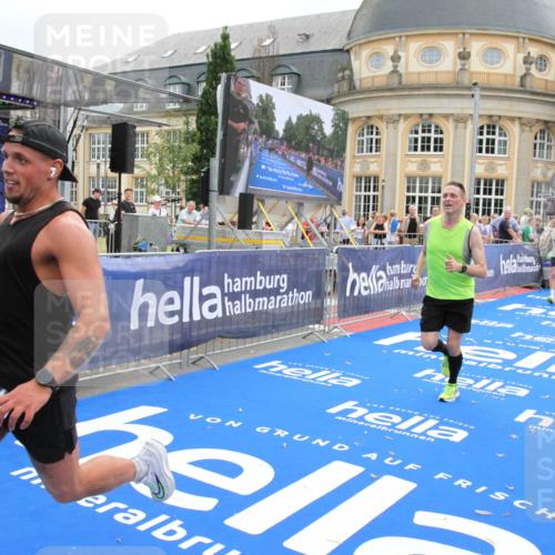29.06.2025 - hella hamburg halbmarathon Michael Strokosch http://msf.ph/oto/8453475 29.06.2025 10:30:42 Ziel 2851, 3845, 7231, 7481, 8318, 11413, 12049, 17322, 18235 meine-sportfotos.de