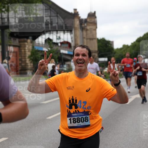 29.06.2025 - hella hamburg halbmarathon Yannick Fuchs http://msf.ph/oto/8453479 29.06.2025 10:56:04 20KM 1006, 1128, 1135, 1138, 1147, 1190, 3097, 3921, 4095, 4859, 5547, 6414, 6415, 6580, 6815, 7658, 8154, 9131, 9297, 9718, 9928, 10194, 10797, 11670, 11968, 12567, 13868, 13958, 14456, 14574, 15252, 15291, 15539, 15686, 15859, 15908, 16292, 16808, 17383, 17532, 17939, 17955, 18000, 18551, 18599, 18799, 18808, 18919 meine-sportfotos.de