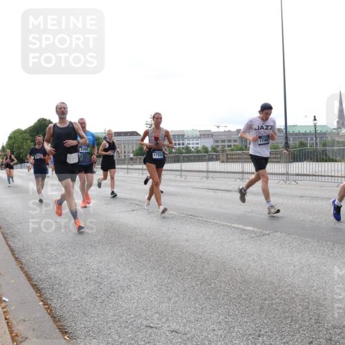 29.06.2025 - hella hamburg halbmarathon Lena Gebhardt http://msf.ph/oto/8453513 29.06.2025 10:31:09 Lombardsbrücke 2268, 17224, 17463, 1059, 1292, 1472, 1773, 1979, 2097, 2268, 2414, 2505, 2569, 2914, 3131, 3281, 4198, 4561, 4817, 5437, 5846, 5943, 6057, 6078, 6195, 6556, 6620, 6787, 7120, 7351, 7604, 8050, 8072, 8073, 8757, 9576, 9830, 10111, 10989, 11981, 11988, 12384, 12627, 14095, 14216, 14349, 14803, 15299, 15466, 15589, 15725, 16457, 16978, 17224, 17463, 17509, 17587, 17706, 17742, 17966, 18362, 18795, 19052, 19226 meine-sportfotos.de