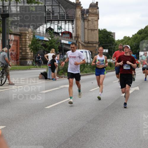 29.06.2025 - hella hamburg halbmarathon Yannick Fuchs http://msf.ph/oto/8453542 29.06.2025 10:56:04 20KM 1006, 1128, 1135, 1138, 1147, 1190, 3097, 3921, 4095, 4859, 5547, 6414, 6415, 6580, 6815, 7658, 8154, 9131, 9297, 9718, 9928, 10194, 10797, 11670, 11968, 12567, 13868, 13958, 14456, 14574, 15252, 15291, 15539, 15686, 15859, 15908, 16292, 16808, 17383, 17532, 17939, 17955, 18000, 18551, 18599, 18799, 18808, 18919 meine-sportfotos.de