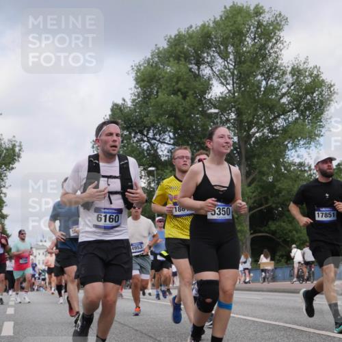 29.06.2025 - hella hamburg halbmarathon Luisa Fischer http://msf.ph/oto/8453574 29.06.2025 10:34:39 Kennedybrücke 12627, 6160, 186, 4953, 350, 17851, 3396, 1844, 2831, 2832, 3396, 3571, 3681, 4877, 4953, 5165, 5350, 5846, 5965, 6160, 6573, 8806, 9078, 9104, 9883, 10240, 10435 meine-sportfotos.de