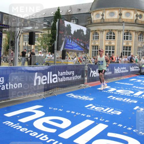 29.06.2025 - hella hamburg halbmarathon Michael Strokosch http://msf.ph/oto/8453599 29.06.2025 10:30:43 Ziel 2851, 3845, 7481, 8318, 11413, 17322, 18235 meine-sportfotos.de