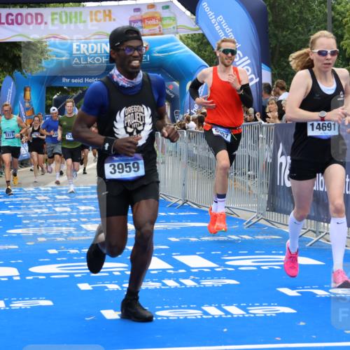 29.06.2025 - hella hamburg halbmarathon Strokosch-Dieckow http://msf.ph/oto/8453626 29.06.2025 10:36:55 Ziel 1385, 1411, 3959, 5307, 5315, 6123, 7310, 11620, 13141, 14691, 15261, 15939, 17024, 17125, 18384 meine-sportfotos.de