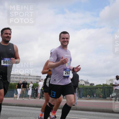 29.06.2025 - hella hamburg halbmarathon Luisa Fischer http://msf.ph/oto/8453634 29.06.2025 10:34:45 Kennedybrücke 9883, 2831, 1235, 2831, 2832, 4877, 5350, 6344, 9078, 9478, 9883, 10435, 10653 meine-sportfotos.de