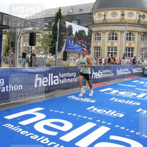 29.06.2025 - hella hamburg halbmarathon Michael Strokosch http://msf.ph/oto/8453641 29.06.2025 10:30:44 Ziel 2851, 7481, 17322, 18235 meine-sportfotos.de