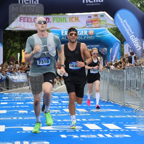 29.06.2025 - hella hamburg halbmarathon Strokosch-Dieckow http://msf.ph/oto/8453664 29.06.2025 10:36:53 Ziel 1385, 1411, 3959, 4865, 5307, 5315, 6529, 7310, 11620, 13141, 13343, 14691, 15939, 18384 meine-sportfotos.de