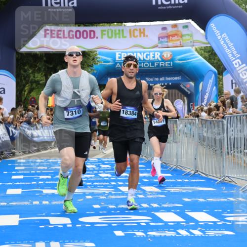 29.06.2025 - hella hamburg halbmarathon Strokosch-Dieckow http://msf.ph/oto/8453681 29.06.2025 10:36:53 Ziel 1385, 1411, 3959, 4865, 5307, 5315, 6529, 7310, 11620, 13141, 13343, 14691, 15939, 18384 meine-sportfotos.de