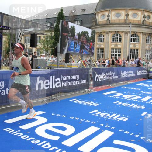 29.06.2025 - hella hamburg halbmarathon Michael Strokosch http://msf.ph/oto/8453705 29.06.2025 10:30:44 Ziel 2851, 7481, 17322, 18235 meine-sportfotos.de