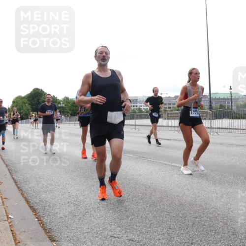 29.06.2025 - hella hamburg halbmarathon Lena Gebhardt http://msf.ph/oto/8453712 29.06.2025 10:31:10 Lombardsbrücke 1722, 1059, 1292, 1472, 1773, 1979, 2097, 2268, 2414, 2505, 2569, 2914, 3131, 3281, 4198, 4561, 4817, 5437, 5846, 5943, 6057, 6078, 6195, 6556, 6620, 6787, 7351, 7604, 8050, 8072, 8073, 8757, 9576, 9830, 10111, 10989, 11587, 11981, 11988, 12384, 12627, 14095, 14216, 14349, 14803, 15299, 15466, 15589, 15725, 16457, 16978, 17224, 17463, 17509, 17587, 17706, 17742, 17966, 19052, 19226 meine-sportfotos.de
