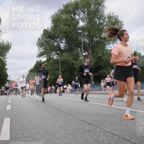 29.06.2025 - hella hamburg halbmarathon Luisa Fischer http://msf.ph/oto/8453744 29.06.2025 10:34:48 Kennedybrücke 10653, 1235, 12319, 877, 1235, 2672, 4877, 6344, 7816, 8304, 9478, 9882, 9883, 10421, 10653 meine-sportfotos.de