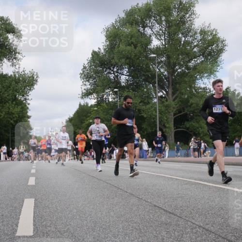 29.06.2025 - hella hamburg halbmarathon Luisa Fischer http://msf.ph/oto/8453780 29.06.2025 10:34:49 Kennedybrücke 0653, 6344, 235, 12318, 12350, 12349, 1235, 2672, 3358, 4877, 6344, 7295, 7334, 7816, 8304, 9478, 9882, 10421, 10653 meine-sportfotos.de