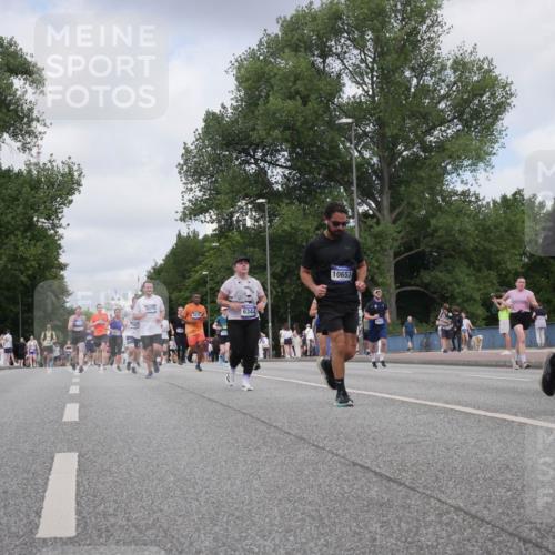 29.06.2025 - hella hamburg halbmarathon Luisa Fischer http://msf.ph/oto/8453799 29.06.2025 10:34:49 Kennedybrücke 9478, 2672, 6344, 10653, 12319, 12350, 1235, 2672, 3358, 4877, 6344, 7295, 7334, 7816, 8304, 9478, 9882, 10421, 10653 meine-sportfotos.de