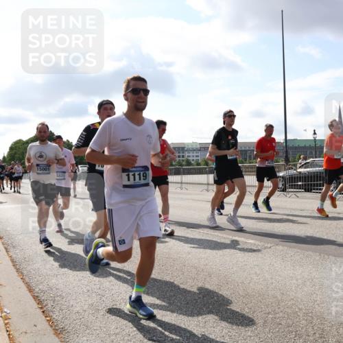 29.06.2025 - hella hamburg halbmarathon Lena Gebhardt http://msf.ph/oto/8453860 29.06.2025 09:54:14 Lombardsbrücke 15001, 5825, 1119, 15, 1098, 1119, 1171, 1342, 1399, 1413, 1424, 1476, 1549, 1892, 1902, 2020, 2098, 2188, 2270, 2516, 2823, 2842, 2889, 3477, 3562, 3785, 4017, 4029, 4183, 4185, 4235, 4237, 4270, 4816, 4949, 5020, 5115, 5528, 6198, 6266, 6309, 6575, 6630, 6831, 7167, 7297, 7709, 7734, 8023, 8269, 8576, 8698, 8743, 8928, 9030, 9043, 9105, 9463, 9482, 9619, 9815, 10057, 10237, 10529, 10792, 11077, 11848, 11936, 12084 meine-sportfotos.de
