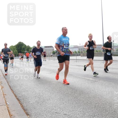 29.06.2025 - hella hamburg halbmarathon Lena Gebhardt http://msf.ph/oto/8453872 29.06.2025 10:31:11 Lombardsbrücke 8757, 4561, 2268, 619, 6187, 1059, 1292, 1472, 1773, 1979, 2097, 2268, 2414, 2505, 2914, 3131, 3281, 4198, 4561, 4817, 5437, 5846, 5943, 6057, 6078, 6195, 6556, 6620, 6787, 7351, 7604, 7772, 8050, 8072, 8073, 8757, 9576, 9830, 10111, 10586, 10989, 11587, 11981, 11988, 12384, 12627, 14095, 14216, 14349, 14803, 15299, 15466, 15589, 15725, 16457, 16978, 17224, 17463, 17509, 17587, 17706, 17742, 17966, 19052, 19226 meine-sportfotos.de
