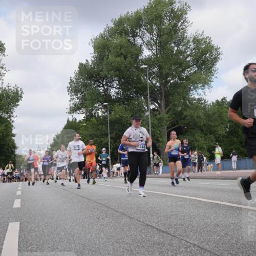 29.06.2025 - hella hamburg halbmarathon Luisa Fischer http://msf.ph/oto/8453874 29.06.2025 10:34:50 Kennedybrücke 3358, 17, 9478, 6344, 1235, 1042, 10653, 1235, 2672, 3358, 4877, 6344, 7295, 7334, 7816, 8304, 8538, 9478, 9882, 10421, 10653 meine-sportfotos.de