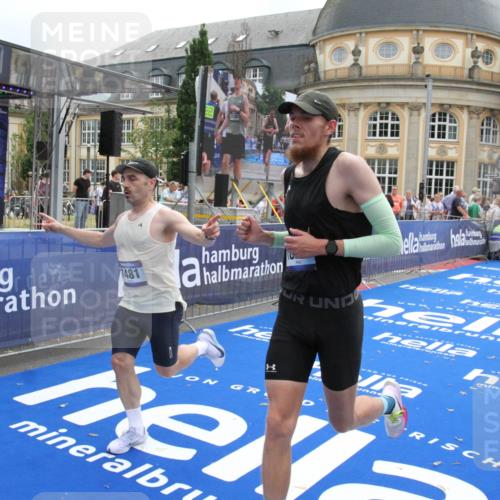 29.06.2025 - hella hamburg halbmarathon Michael Strokosch http://msf.ph/oto/8453890 29.06.2025 10:30:47 Ziel 3379, 7055, 7481, 9508, 18235, 18871 meine-sportfotos.de