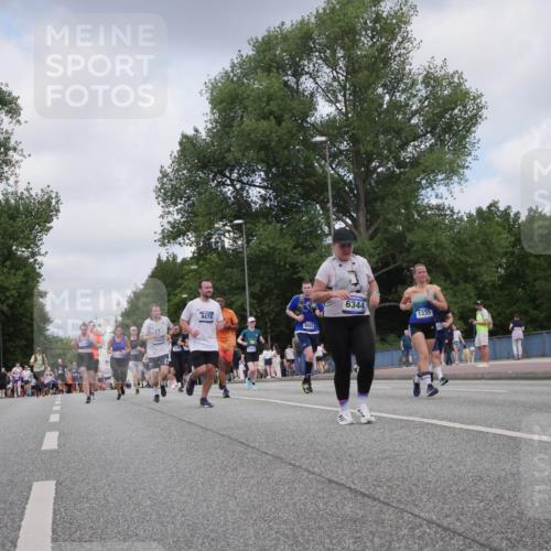 29.06.2025 - hella hamburg halbmarathon Luisa Fischer http://msf.ph/oto/8453894 29.06.2025 10:34:51 Kennedybrücke 17114, 12663, 9478, 2425, 1453, 9882, 6344, 1235, 1235, 2672, 3358, 6344, 7295, 7334, 7816, 8304, 8538, 9478, 9882, 10421, 10653 meine-sportfotos.de