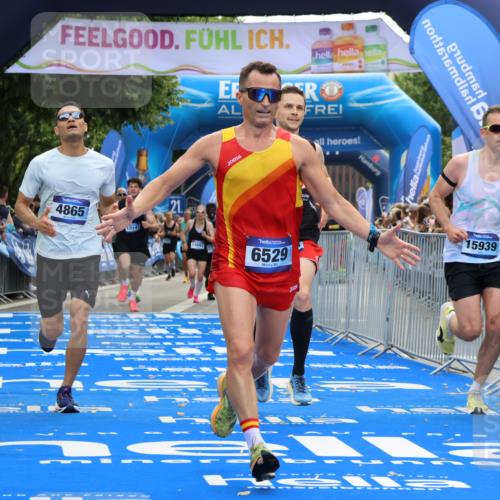 29.06.2025 - hella hamburg halbmarathon Strokosch-Dieckow http://msf.ph/oto/8453901 29.06.2025 10:36:47 Ziel 3959, 4865, 5307, 5961, 6529, 7310, 13141, 13343, 14622, 15621, 15939, 18384 meine-sportfotos.de