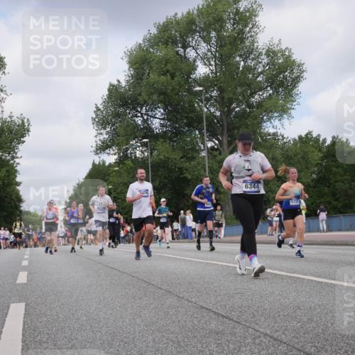 29.06.2025 - hella hamburg halbmarathon Luisa Fischer http://msf.ph/oto/8453915 29.06.2025 10:34:51 Kennedybrücke 1711, 3358, 533, 17, 12663, 7818, 478, 14536, 6344, 1235, 1235, 2672, 3358, 6344, 7295, 7334, 7816, 8304, 8538, 9478, 9882, 10421, 10653 meine-sportfotos.de