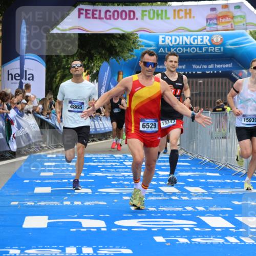 29.06.2025 - hella hamburg halbmarathon Strokosch-Dieckow http://msf.ph/oto/8453928 29.06.2025 10:36:46 Ziel 1571, 4865, 5961, 6529, 7310, 13141, 13343, 14622, 15621, 15939, 18038, 18384, 18733 meine-sportfotos.de