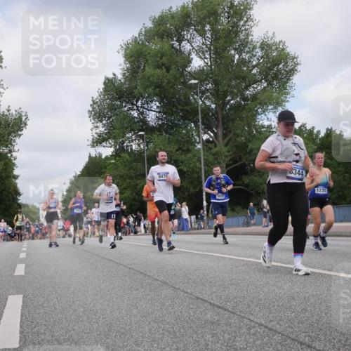 29.06.2025 - hella hamburg halbmarathon Luisa Fischer http://msf.ph/oto/8453941 29.06.2025 10:34:52 Kennedybrücke 12, 12663, 17118, 3358, 17, 9478, 9882, 6344, 1235, 1235, 2672, 3358, 6344, 7295, 7334, 7816, 8304, 8538, 9478, 9882, 10421, 10653 meine-sportfotos.de
