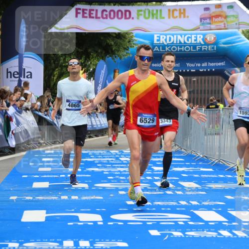 29.06.2025 - hella hamburg halbmarathon Strokosch-Dieckow http://msf.ph/oto/8453950 29.06.2025 10:36:46 Ziel 1571, 4865, 5961, 6529, 7310, 13141, 13343, 14622, 15621, 15939, 18038, 18384, 18733 meine-sportfotos.de