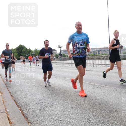 29.06.2025 - hella hamburg halbmarathon Lena Gebhardt http://msf.ph/oto/8453962 29.06.2025 10:31:11 Lombardsbrücke 061, 2757, 2268, 687, 1059, 1292, 1472, 1773, 1979, 2097, 2268, 2414, 2505, 2914, 3131, 3281, 4198, 4561, 4817, 5437, 5846, 5943, 6057, 6078, 6195, 6556, 6620, 6787, 7351, 7604, 7772, 8050, 8072, 8073, 8757, 9576, 9830, 10111, 10586, 10989, 11587, 11981, 11988, 12384, 12627, 14095, 14216, 14349, 14803, 15299, 15466, 15589, 15725, 16457, 16978, 17224, 17463, 17509, 17587, 17706, 17742, 17966, 19052, 19226 meine-sportfotos.de