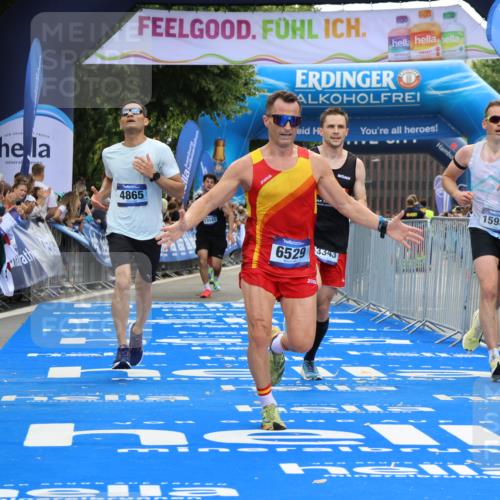 29.06.2025 - hella hamburg halbmarathon Strokosch-Dieckow http://msf.ph/oto/8454001 29.06.2025 10:36:47 Ziel 3959, 4865, 5307, 5961, 6529, 7310, 13141, 13343, 14622, 15621, 15939, 18384 meine-sportfotos.de