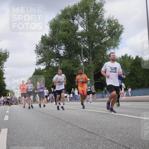 29.06.2025 - hella hamburg halbmarathon Luisa Fischer http://msf.ph/oto/8454003 29.06.2025 10:34:53 Kennedybrücke 17118, 3358, 12663, 2672, 17, 14536, 9478, 882, 1042, 1235, 2672, 3358, 5496, 6344, 7295, 7334, 7816, 8304, 8538, 9478, 9882, 10421, 10653 meine-sportfotos.de
