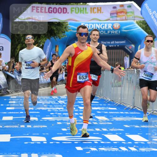 29.06.2025 - hella hamburg halbmarathon Strokosch-Dieckow http://msf.ph/oto/8454055 29.06.2025 10:36:47 Ziel 3959, 4865, 5307, 5961, 6529, 7310, 13141, 13343, 14622, 15621, 15939, 18384 meine-sportfotos.de