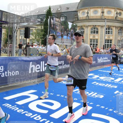29.06.2025 - hella hamburg halbmarathon Michael Strokosch http://msf.ph/oto/8454068 29.06.2025 10:30:52 Ziel 3379, 7055, 7880, 9381, 9508, 18871 meine-sportfotos.de