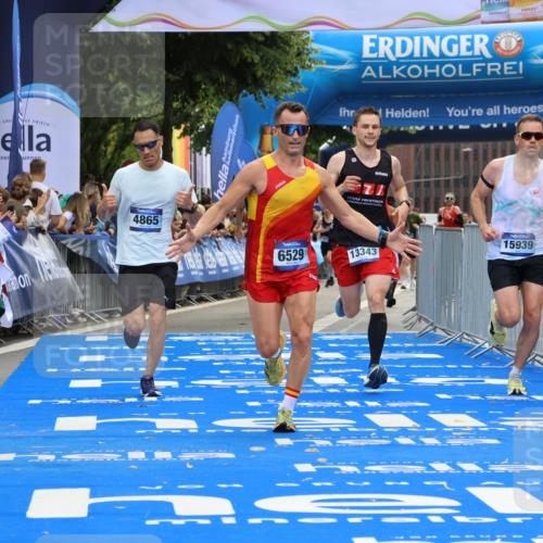 29.06.2025 - hella hamburg halbmarathon Strokosch-Dieckow http://msf.ph/oto/8454082 29.06.2025 10:36:46 Ziel 1571, 4865, 5961, 6529, 7310, 13141, 13343, 14622, 15621, 15939, 18038, 18384, 18733 meine-sportfotos.de