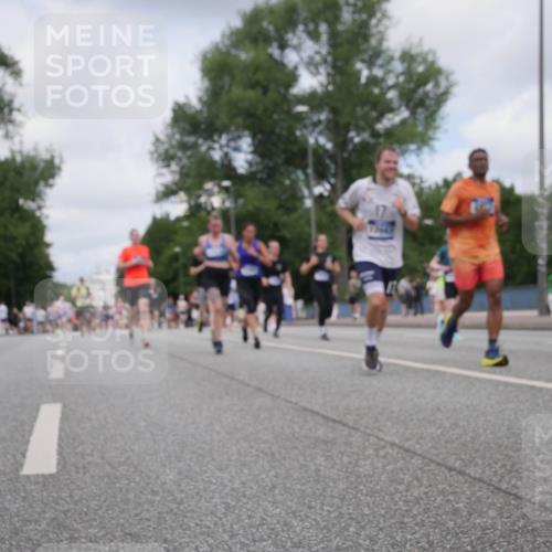 29.06.2025 - hella hamburg halbmarathon Luisa Fischer http://msf.ph/oto/8454091 29.06.2025 10:34:55 Kennedybrücke 17, 1235, 2672, 3358, 5496, 6344, 7295, 7334, 7816, 8304, 8538, 9478, 9882, 10421 meine-sportfotos.de