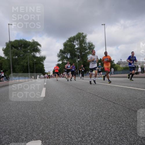 29.06.2025 - hella hamburg halbmarathon Luisa Fischer http://msf.ph/oto/8454110 29.06.2025 10:34:56 Kennedybrücke 12663, 2674, 1235, 2672, 3358, 5496, 6344, 7295, 7334, 7816, 7898, 8304, 8538, 8757, 9478, 9882, 10421 meine-sportfotos.de