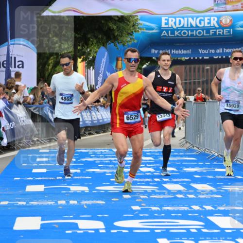 29.06.2025 - hella hamburg halbmarathon Strokosch-Dieckow http://msf.ph/oto/8454119 29.06.2025 10:36:46 Ziel 1571, 4865, 5961, 6529, 7310, 13141, 13343, 14622, 15621, 15939, 18038, 18384, 18733 meine-sportfotos.de