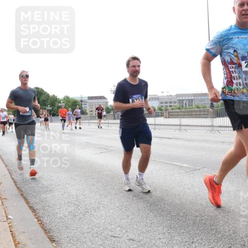 29.06.2025 - hella hamburg halbmarathon Lena Gebhardt http://msf.ph/oto/8454148 29.06.2025 10:31:12 Lombardsbrücke 8727, 2268, 1059, 1292, 1472, 1773, 1979, 2097, 2268, 2414, 2505, 2914, 3131, 3281, 4198, 4561, 4817, 5437, 5846, 5943, 6057, 6078, 6195, 6556, 6620, 6787, 7351, 7604, 7772, 8050, 8072, 8073, 8757, 9576, 9830, 10111, 10586, 10989, 11587, 11981, 11988, 12384, 12627, 14095, 14349, 14803, 15299, 15466, 15589, 15725, 16457, 16978, 17224, 17463, 17509, 17587, 17706, 17742, 17966, 19052, 19226 meine-sportfotos.de