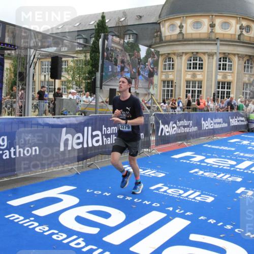 29.06.2025 - hella hamburg halbmarathon Michael Strokosch http://msf.ph/oto/8454177 29.06.2025 10:30:54 Ziel 3379, 7055, 7880, 9381, 9508, 18871 meine-sportfotos.de