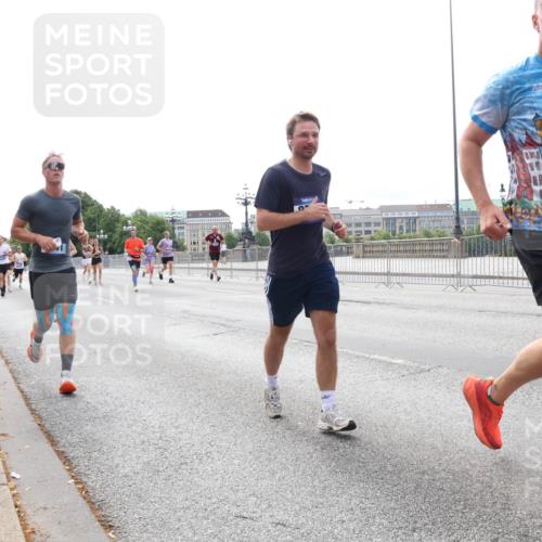 29.06.2025 - hella hamburg halbmarathon Lena Gebhardt http://msf.ph/oto/8454184 29.06.2025 10:31:12 Lombardsbrücke 2268, 1059, 1292, 1472, 1773, 1979, 2097, 2268, 2414, 2505, 2914, 3131, 3281, 4198, 4561, 4817, 5437, 5846, 5943, 6057, 6078, 6195, 6556, 6620, 6787, 7351, 7604, 7772, 8050, 8072, 8073, 8757, 9576, 9830, 10111, 10586, 10989, 11587, 11981, 11988, 12384, 12627, 14095, 14349, 14803, 15299, 15466, 15589, 15725, 16457, 16978, 17224, 17463, 17509, 17587, 17706, 17742, 17966, 19052, 19226 meine-sportfotos.de
