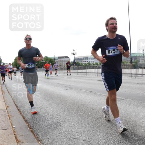 29.06.2025 - hella hamburg halbmarathon Lena Gebhardt http://msf.ph/oto/8454208 29.06.2025 10:31:12 Lombardsbrücke 4561, 8757, 1059, 1292, 1472, 1773, 1979, 2097, 2268, 2414, 2505, 2914, 3131, 3281, 4198, 4561, 4817, 5437, 5846, 5943, 6057, 6078, 6195, 6556, 6620, 6787, 7351, 7604, 7772, 8050, 8072, 8073, 8757, 9576, 9830, 10111, 10586, 10989, 11587, 11981, 11988, 12384, 12627, 14095, 14349, 14803, 15299, 15466, 15589, 15725, 16457, 16978, 17224, 17463, 17509, 17587, 17706, 17742, 17966, 19052, 19226 meine-sportfotos.de