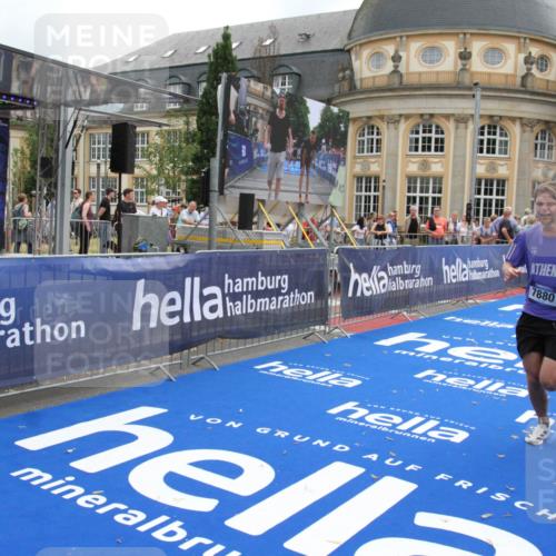 29.06.2025 - hella hamburg halbmarathon Michael Strokosch http://msf.ph/oto/8454234 29.06.2025 10:30:58 Ziel 7880, 16508 meine-sportfotos.de