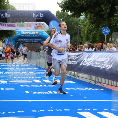 29.06.2025 - hella hamburg halbmarathon Strokosch-Dieckow http://msf.ph/oto/8454248 29.06.2025 10:36:43 Ziel 1571, 3809, 4865, 5092, 5961, 6529, 7310, 13343, 14622, 15621, 15939, 18038, 18733 meine-sportfotos.de