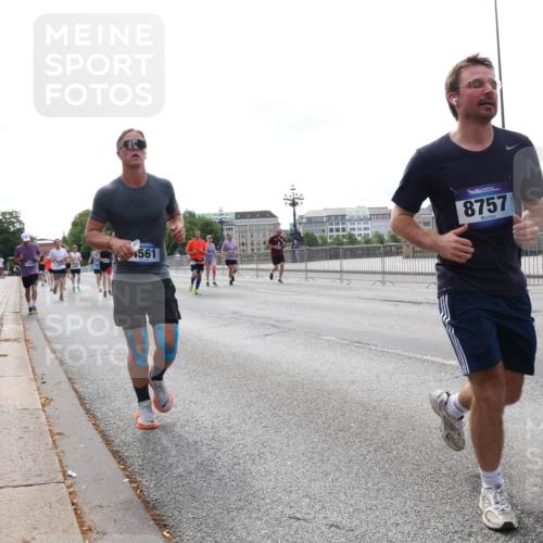 29.06.2025 - hella hamburg halbmarathon Lena Gebhardt http://msf.ph/oto/8454257 29.06.2025 10:31:12 Lombardsbrücke 561, 8757, 1059, 1292, 1472, 1773, 1979, 2097, 2268, 2414, 2505, 2914, 3131, 3281, 4198, 4561, 4817, 5437, 5846, 5943, 6057, 6078, 6195, 6556, 6620, 6787, 7351, 7604, 7772, 8050, 8072, 8073, 8757, 9576, 9830, 10111, 10586, 10989, 11587, 11981, 11988, 12384, 12627, 14095, 14349, 14803, 15299, 15466, 15589, 15725, 16457, 16978, 17224, 17463, 17509, 17587, 17706, 17742, 17966, 19052, 19226 meine-sportfotos.de