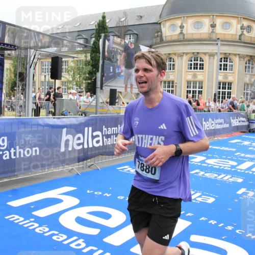 29.06.2025 - hella hamburg halbmarathon Michael Strokosch http://msf.ph/oto/8454271 29.06.2025 10:30:59 Ziel 7880, 16508 meine-sportfotos.de