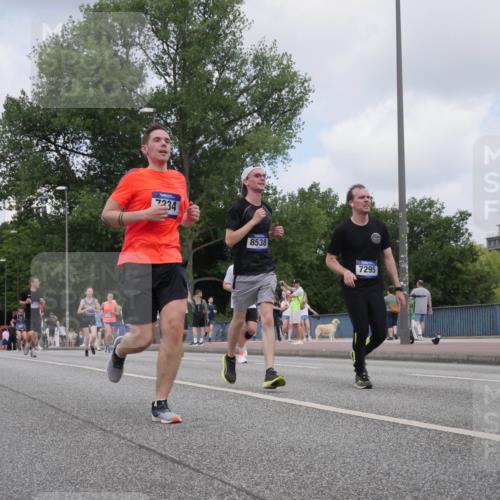 29.06.2025 - hella hamburg halbmarathon Luisa Fischer http://msf.ph/oto/8454280 29.06.2025 10:34:58 Kennedybrücke 1836, 8757, 7234, 8538, 7295, 335, 2672, 3358, 5496, 7295, 7334, 7816, 7898, 8304, 8538, 8757, 9882, 10421 meine-sportfotos.de