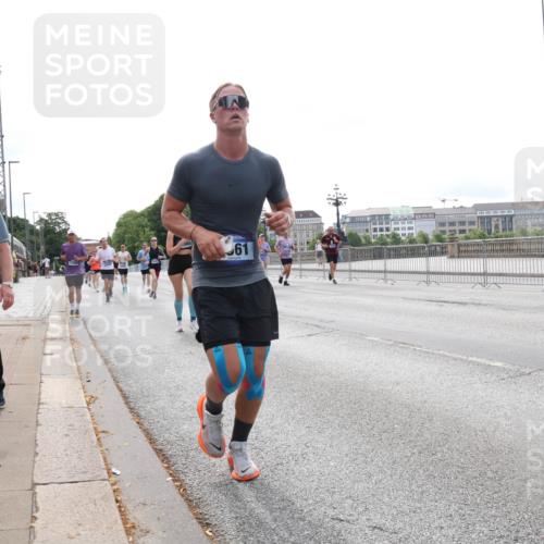 29.06.2025 - hella hamburg halbmarathon Lena Gebhardt http://msf.ph/oto/8454291 29.06.2025 10:31:13 Lombardsbrücke 988, 61, 1059, 1292, 1472, 1773, 1979, 2097, 2268, 2414, 2505, 2914, 3131, 4198, 4561, 4817, 5165, 5437, 5846, 5943, 6057, 6078, 6195, 6556, 6620, 6787, 7351, 7604, 7772, 8050, 8072, 8073, 8757, 9576, 9830, 10111, 10586, 10989, 11587, 11981, 11988, 12384, 12627, 14095, 14349, 14803, 15299, 15466, 15589, 15725, 16457, 16978, 17224, 17463, 17509, 17587, 17706, 17742, 17966, 19052, 19226 meine-sportfotos.de