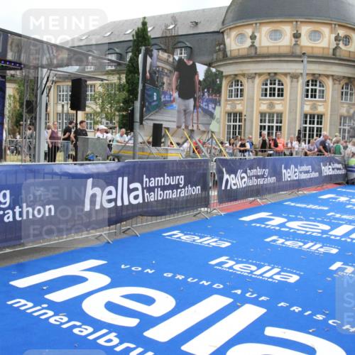 29.06.2025 - hella hamburg halbmarathon Michael Strokosch http://msf.ph/oto/8454295 29.06.2025 10:30:59 Ziel 7880, 16508 meine-sportfotos.de