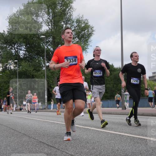 29.06.2025 - hella hamburg halbmarathon Luisa Fischer http://msf.ph/oto/8454312 29.06.2025 10:34:59 Kennedybrücke 18309, 3757, 7334, 8538, 7295, 2672, 3358, 5496, 7295, 7334, 7816, 7898, 8304, 8538, 8757, 9882, 10421 meine-sportfotos.de
