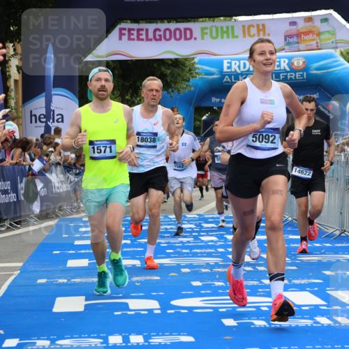 29.06.2025 - hella hamburg halbmarathon Strokosch-Dieckow http://msf.ph/oto/8454325 29.06.2025 10:36:39 Ziel 1571, 2121, 3809, 4865, 5092, 5961, 6529, 6915, 8121, 13343, 14622, 15621, 16523, 18038, 18733 meine-sportfotos.de
